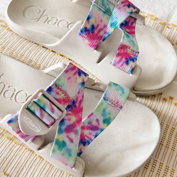 Women's Chaco Rainbow Print Sandals - Size 7 - Picture 3 of 5
